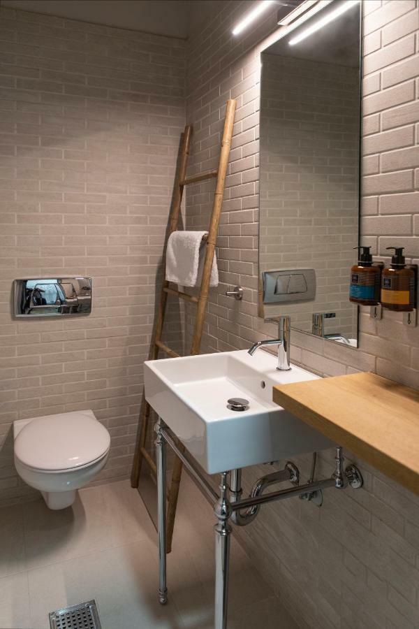 Bespoke House Athens Aparthotel ภายนอก รูปภาพ